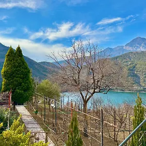  Pensión Lakeview Escape Albania